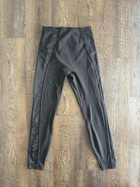Lululemon Align No Line High-Rise Pant 25" in Black Satin - Size 6